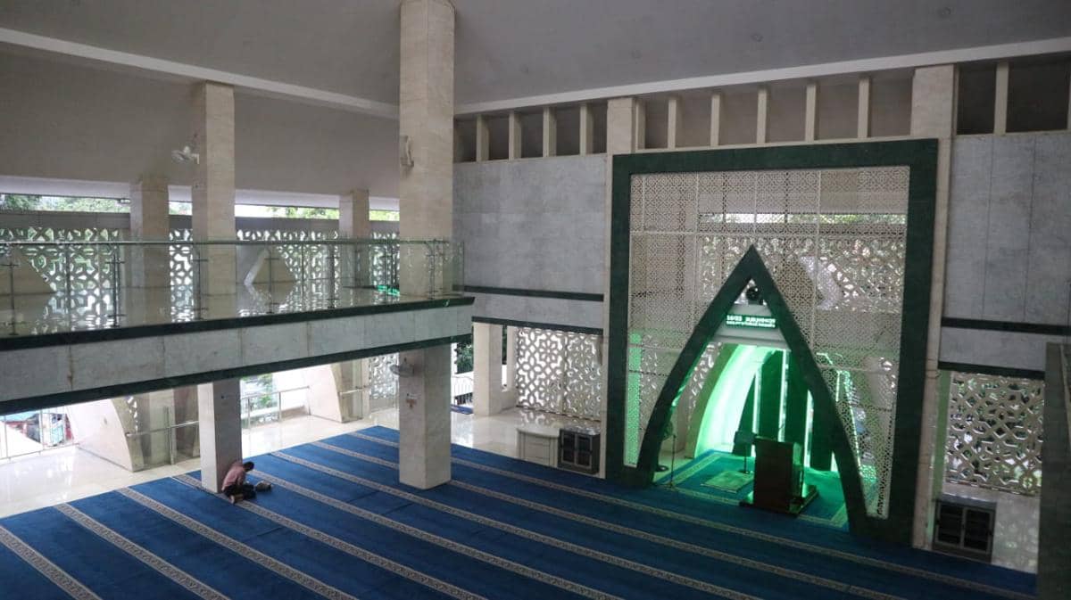 Masjid Asy-Syifa': Tempat Ibadah yang Menyatu dengan Kehidupan Warga Cilacap